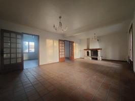 A 20 MN DE GISORS, JOLIE MAISON DE MAITRE RENOVEE D'UNE SURFACE DE 160 M² HAB AVEC DPE EN C SUR 1700 M² CLOS A Gisors (27140)