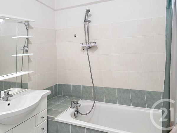 Appartement F3 à vendre  3 pièces - 56,70 m 2   ANGOULEME  - 16