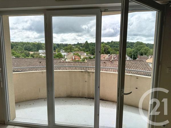 Appartement F3 à vendre  3 pièces - 56,70 m 2   ANGOULEME  - 16