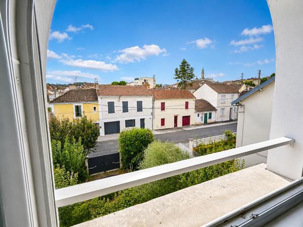 Maison familiale avec jardin, garage et terrasse a pied de toutes les commodités Perigueux