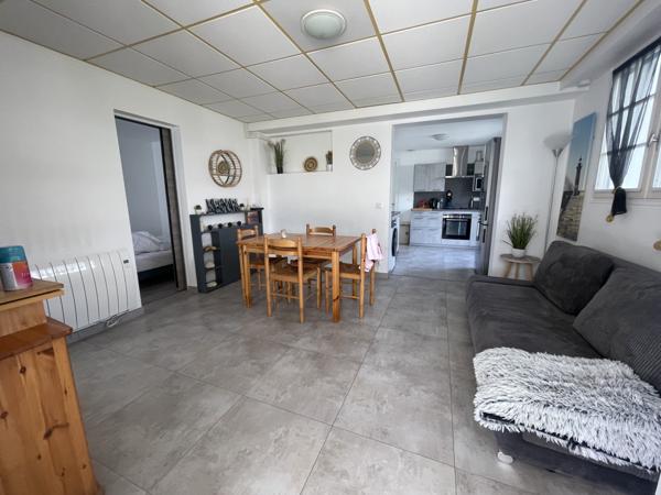 Lanton (33138) LANTON – Maison mitoyenne d’un côté avec jardin, terrasse couverte et dépendance annexe