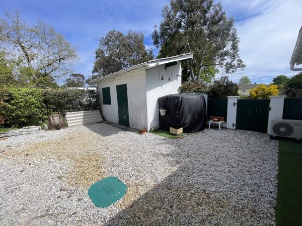 Lanton (33138) LANTON – Maison mitoyenne d’un côté avec jardin, terrasse couverte et dépendance annexe