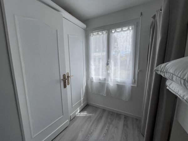 Lanton (33138) LANTON – Maison mitoyenne d’un côté avec jardin, terrasse couverte et dépendance annexe