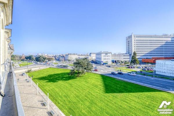 NANTES FEYDEAU - Bel appartement T3 baigné de lumière au dernier étage