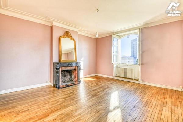 NANTES FEYDEAU - Bel appartement T3 baigné de lumière au dernier étage