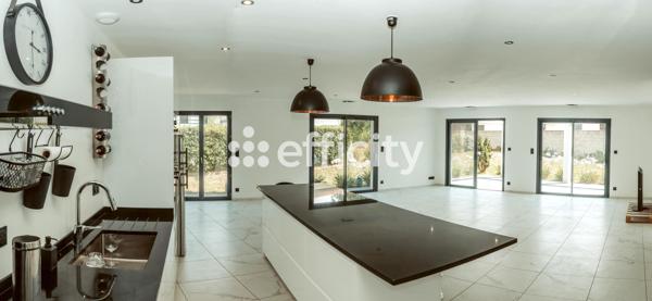 Maison
         6 pièces
        - 164 m² 446 000 € *