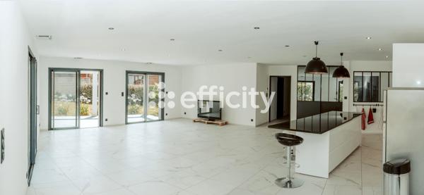 Maison
         6 pièces
        - 164 m² 446 000 € *