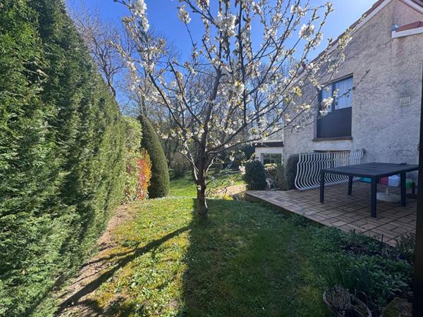Maison familiale au calme, à deux pas des écoles, avec jardin et terrasse à Châtel
