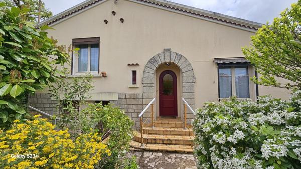 CHARMANTE MAISON INDIVIDUELLE SUR UN TERRAIN DE 882 M²