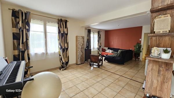 CHARMANTE MAISON INDIVIDUELLE SUR UN TERRAIN DE 882 M²