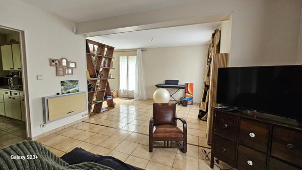 CHARMANTE MAISON INDIVIDUELLE SUR UN TERRAIN DE 882 M²