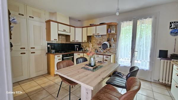 CHARMANTE MAISON INDIVIDUELLE SUR UN TERRAIN DE 882 M²