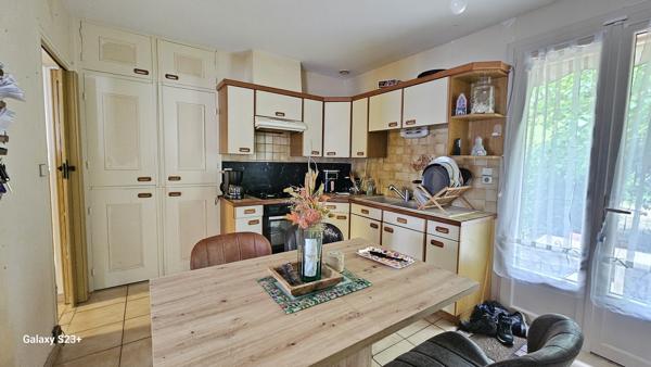CHARMANTE MAISON INDIVIDUELLE SUR UN TERRAIN DE 882 M²