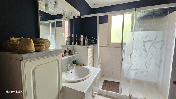 CHARMANTE MAISON INDIVIDUELLE SUR UN TERRAIN DE 882 M²