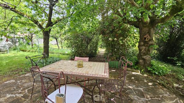 CHARMANTE MAISON INDIVIDUELLE SUR UN TERRAIN DE 882 M²