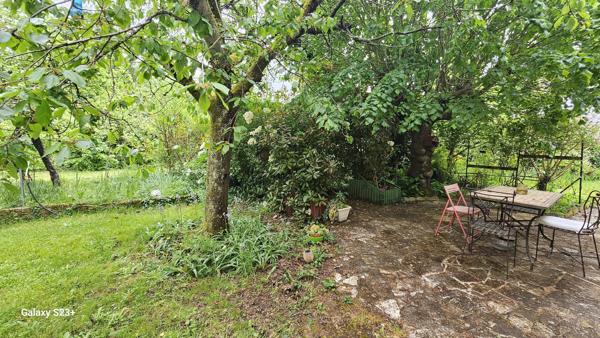 CHARMANTE MAISON INDIVIDUELLE SUR UN TERRAIN DE 882 M²