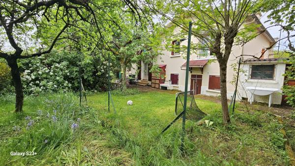 CHARMANTE MAISON INDIVIDUELLE SUR UN TERRAIN DE 882 M²
