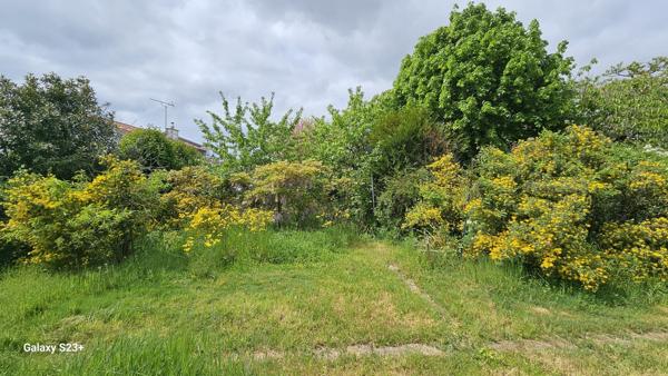 CHARMANTE MAISON INDIVIDUELLE SUR UN TERRAIN DE 882 M²