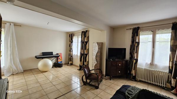 CHARMANTE MAISON INDIVIDUELLE SUR UN TERRAIN DE 882 M²