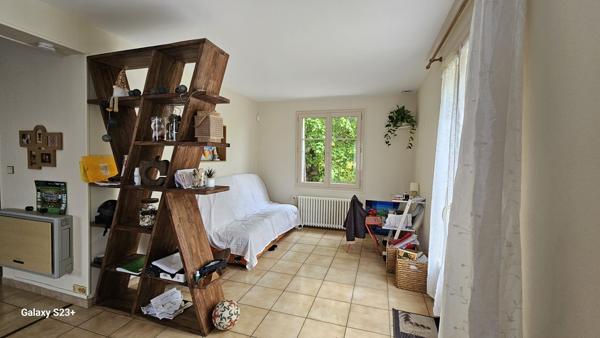 CHARMANTE MAISON INDIVIDUELLE SUR UN TERRAIN DE 882 M²