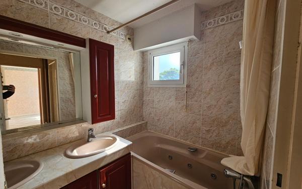 Appartement à vendre    3 pièces • 93,08 m2 Trégastel