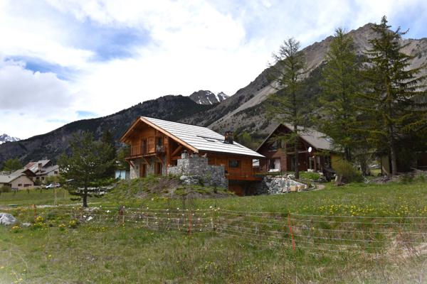 Chalets d’exception à vendre à Névache – Vue panoramique – Vallée de la Clarée (Hautes-Alpes)