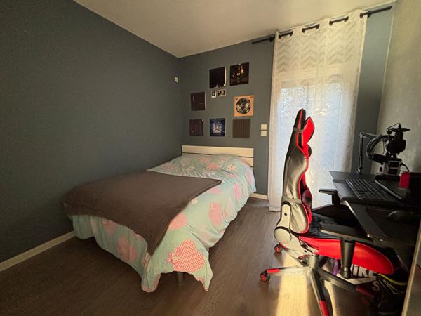 A vendre Montagnat spacieuse maison de plain-pied, composée de 5 chambres, garage, espace jardin avec piscine