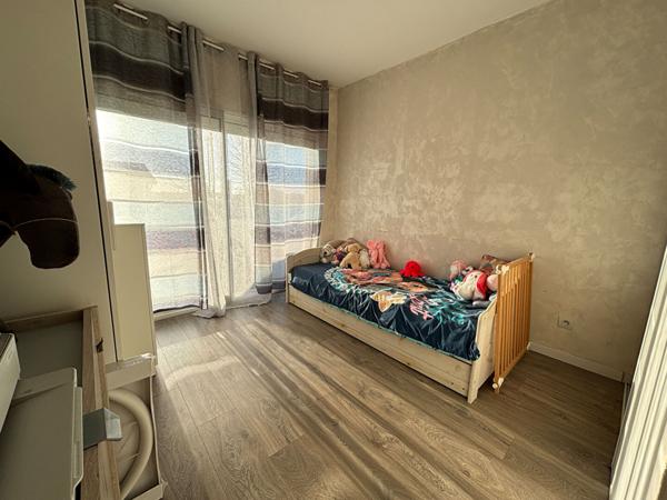 A vendre Montagnat spacieuse maison de plain-pied, composée de 5 chambres, garage, espace jardin avec piscine