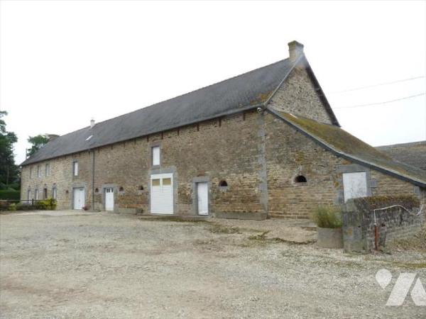  Maison d?habitation en pierres  avec ses dépendances comprenant :

 - Accès rez de chaussée ...