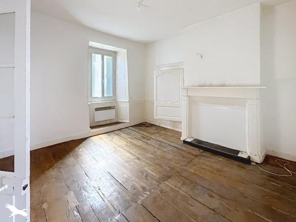 Appartement à vendre 53 000 € Saint-Yrieix-la-Perche 4 p 83 m² DPE D