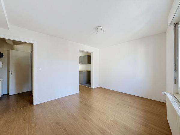 Appartement
         2 pièces
        - 39 m² 155 000 € *