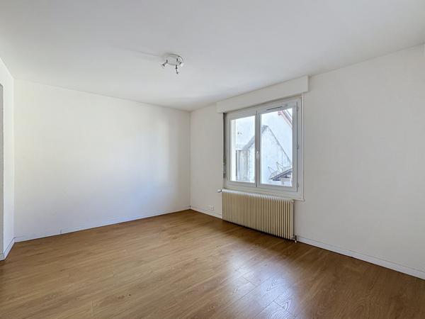 Appartement
         2 pièces
        - 39 m² 155 000 € *