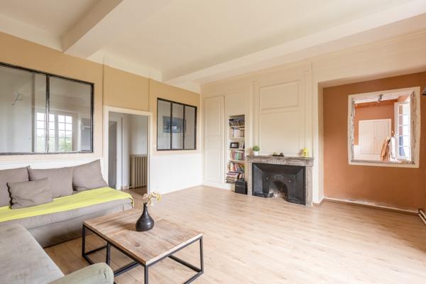 Très beau 4 pièces dans un manoir du 18 ème