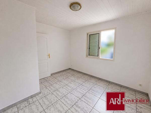 A vendre - F3 67 m2 vendu LIBRE - 1 étage - parking - Saint Pierre centre ville