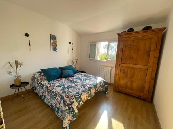 Maison rénovée de 90 m², 3 chambres, terrain 450 m², atelier