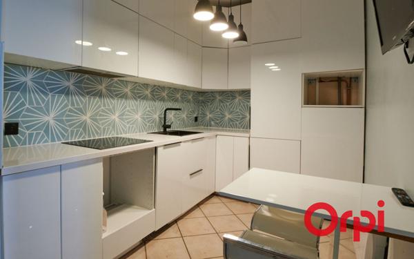 Appartement à vendre    3 pièces • 75,35 m2 Lyon 2