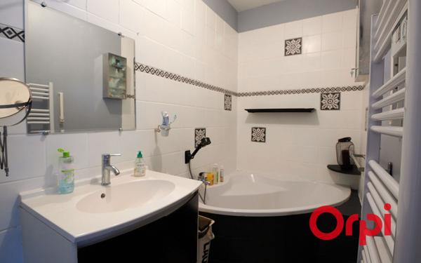 Appartement à vendre    3 pièces • 75,35 m2 Lyon 2