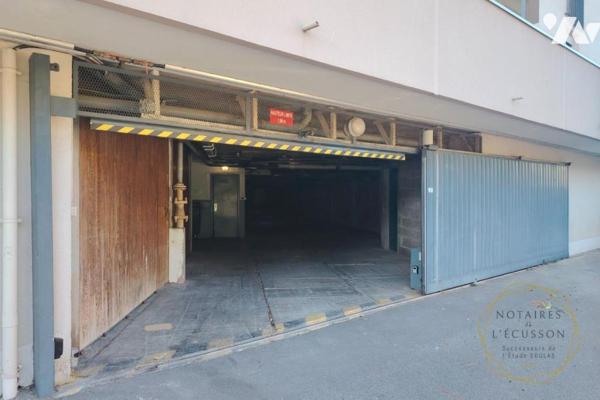 Garage à vendre quartier Croix d'Argent