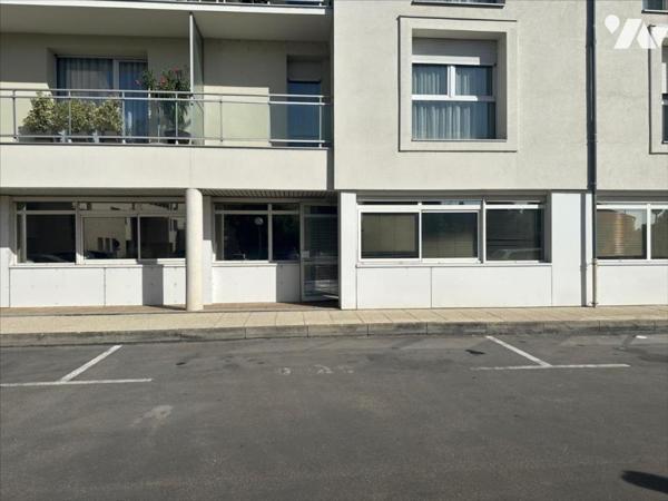 Local professionnel 188m², libre