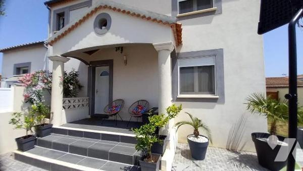 EN EXCLUSIVITE VILLA DE 2012 d'une superficie habitable de 210m² sur une parcelle de terrain de...