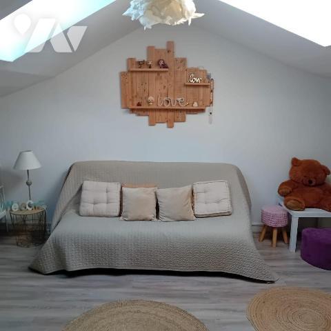 EN EXCLUSIVITE VILLA DE 2012 d'une superficie habitable de 210m² sur une parcelle de terrain de...