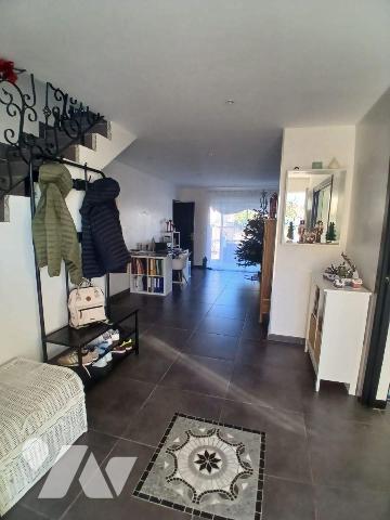 EN EXCLUSIVITE VILLA DE 2012 d'une superficie habitable de 210m² sur une parcelle de terrain de...