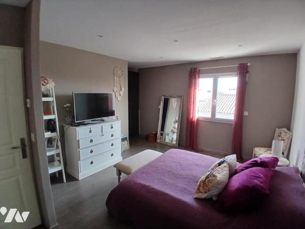 EN EXCLUSIVITE VILLA DE 2012 d'une superficie habitable de 210m² sur une parcelle de terrain de...