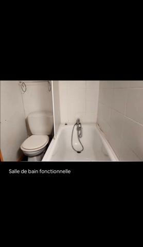 Dans les Hautes Pyrénées studio au pied des pistes de ski sur 23 m² avec balcon, cellier, et casier à ski.