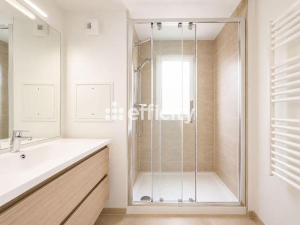 Appartement
         4 pièces
        - 86 m² 570 000 € *