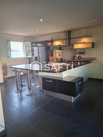 Un cadre de vie serein pour votre famille : maison T4 à proximitée du centre bourg et de l'école.