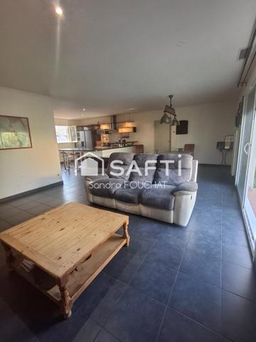 Un cadre de vie serein pour votre famille : maison T4 à proximitée du centre bourg et de l'école.