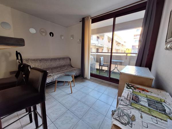 T2 de 28 m2 avec balcon Aix Pont de l'Arc LA PARADE