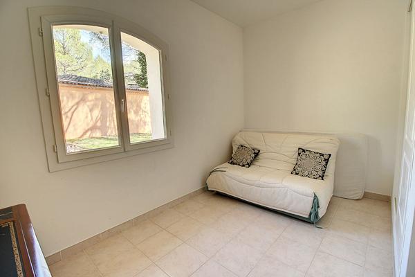 Propriété 325 m² ? Piscine ? Dépendance ? Garage ? Sous-sol ? Vue dégagée