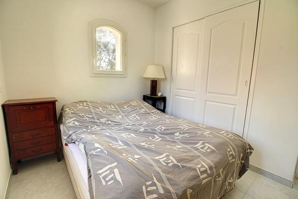 Propriété 325 m² ? Piscine ? Dépendance ? Garage ? Sous-sol ? Vue dégagée